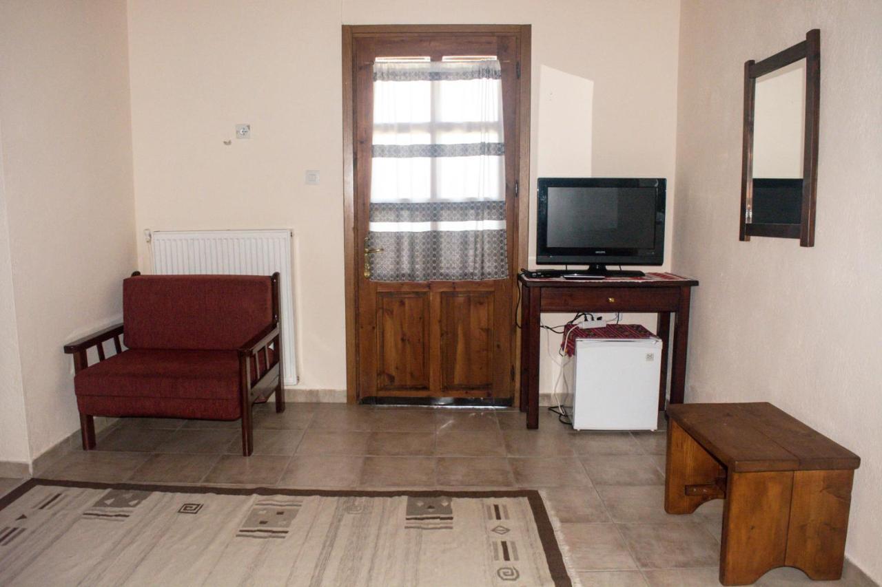 Varnous Hotel Agios Germanos Buitenkant foto