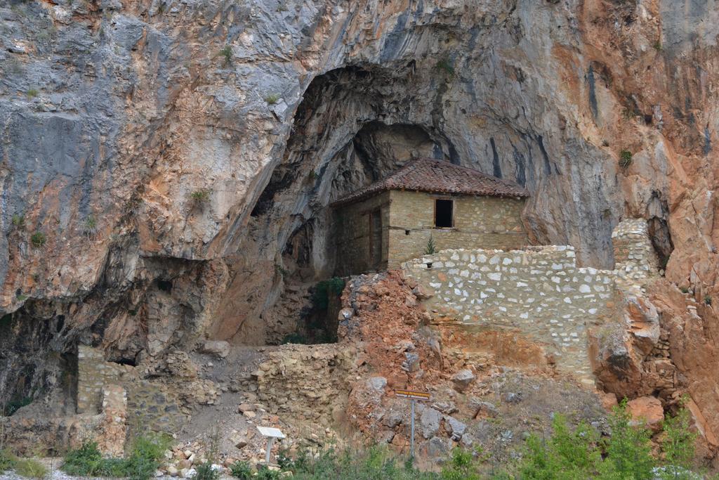 Varnous Hotel Agios Germanos Buitenkant foto