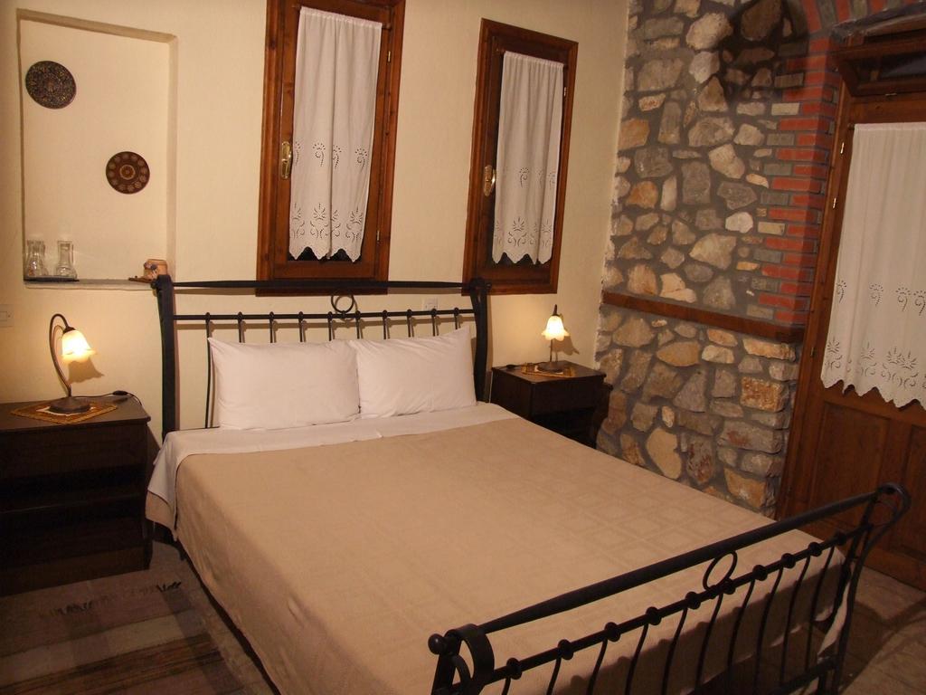 Varnous Hotel Agios Germanos Buitenkant foto
